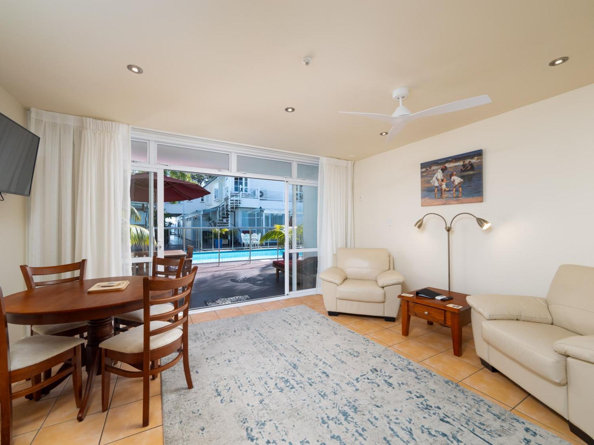 Commodores Lodge Russell Ngoại thất bức ảnh